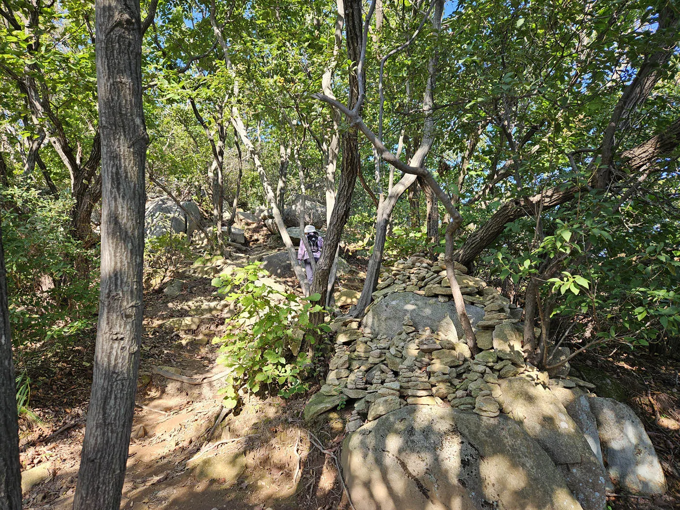 정수사에서 마니산 암릉구간 오르는 길