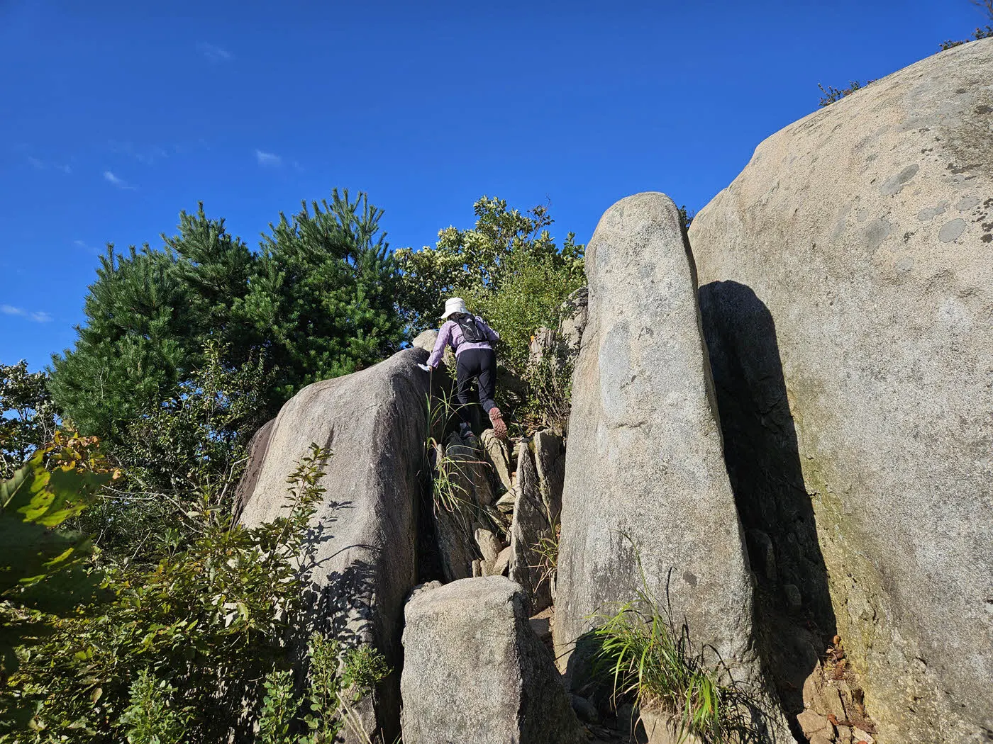 정수사와 함허동천에서 마니산 정상부 암릉구간 오르는 길