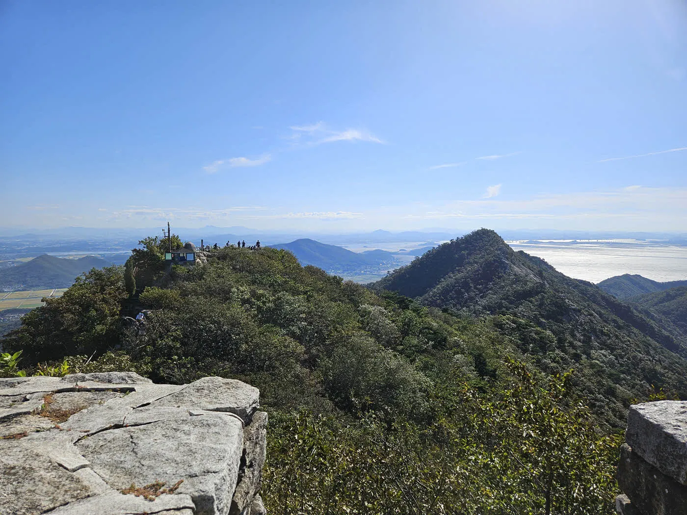 참성단에서 바라본 마니산 정상방면