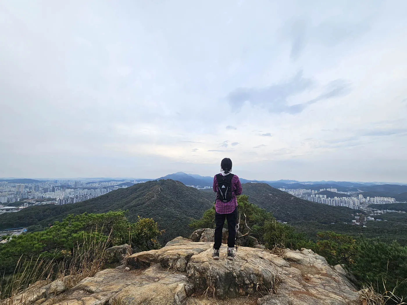 천인암 능선의 첫번째 봉우리
