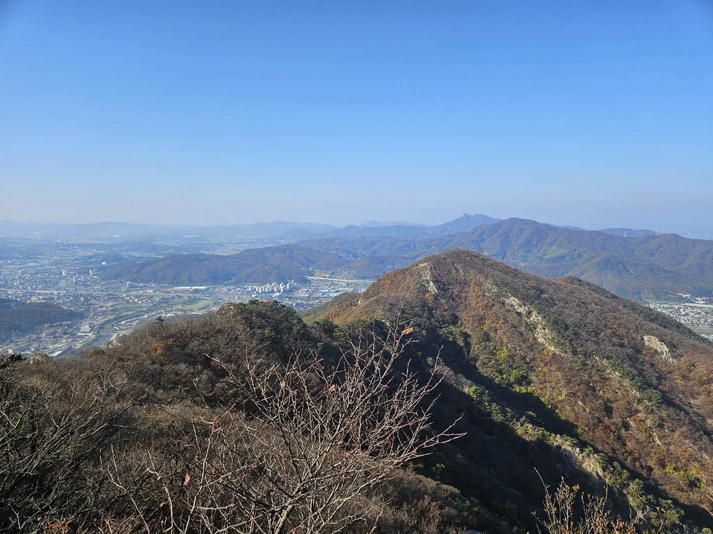 의상대에서 바라본 공주봉방면 