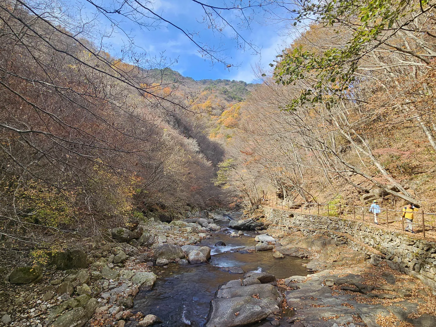 지리산 뱀사골 계곡의 가을 풍경