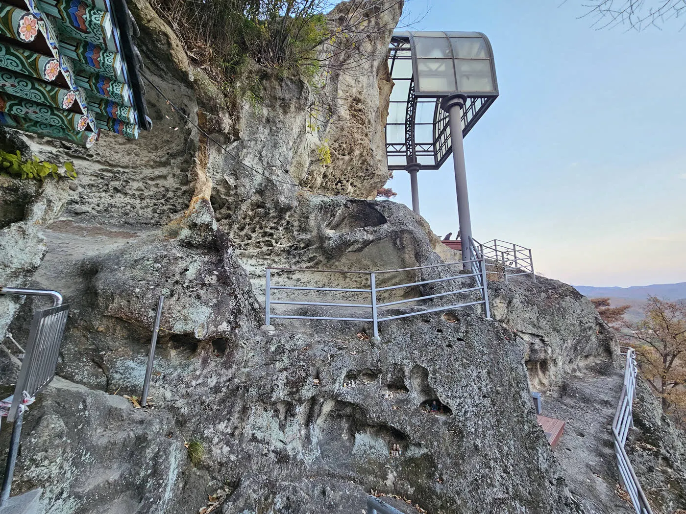 관음굴에서 바라본 석굴