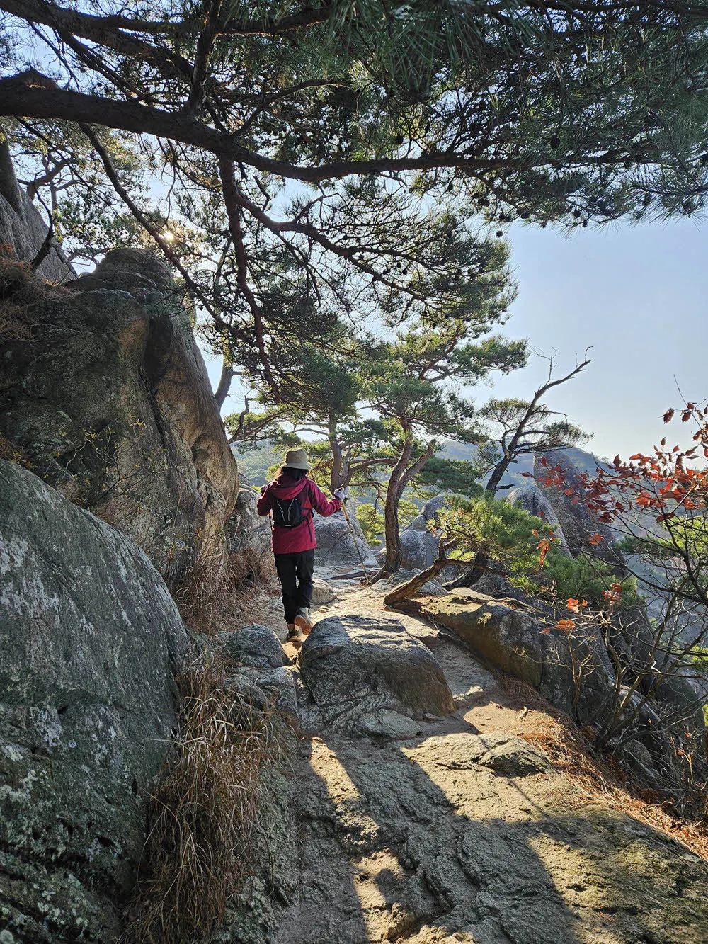 경주 남산 주능선의 암벽길