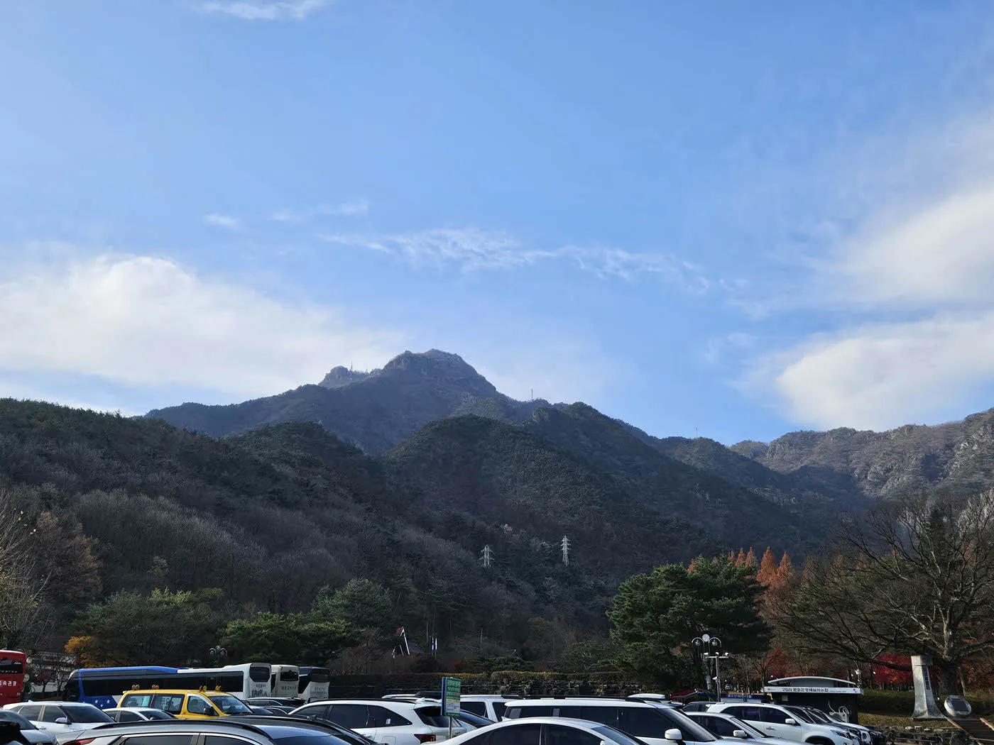 금오산 제2주차장에서 바라본 금오산