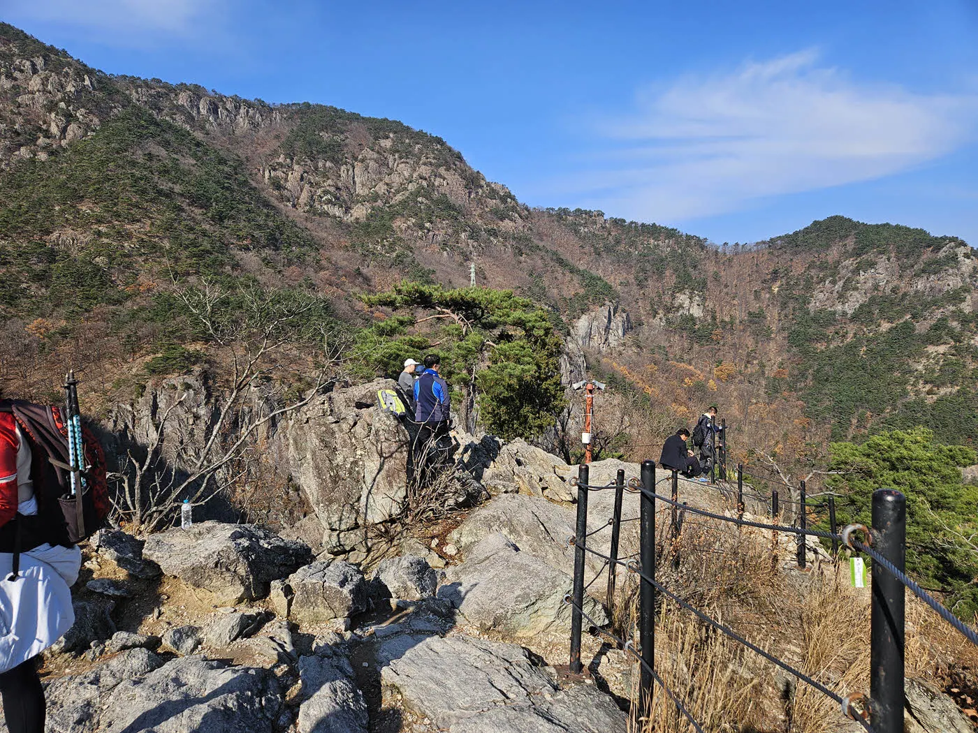 할딱고개의 암봉의 모습