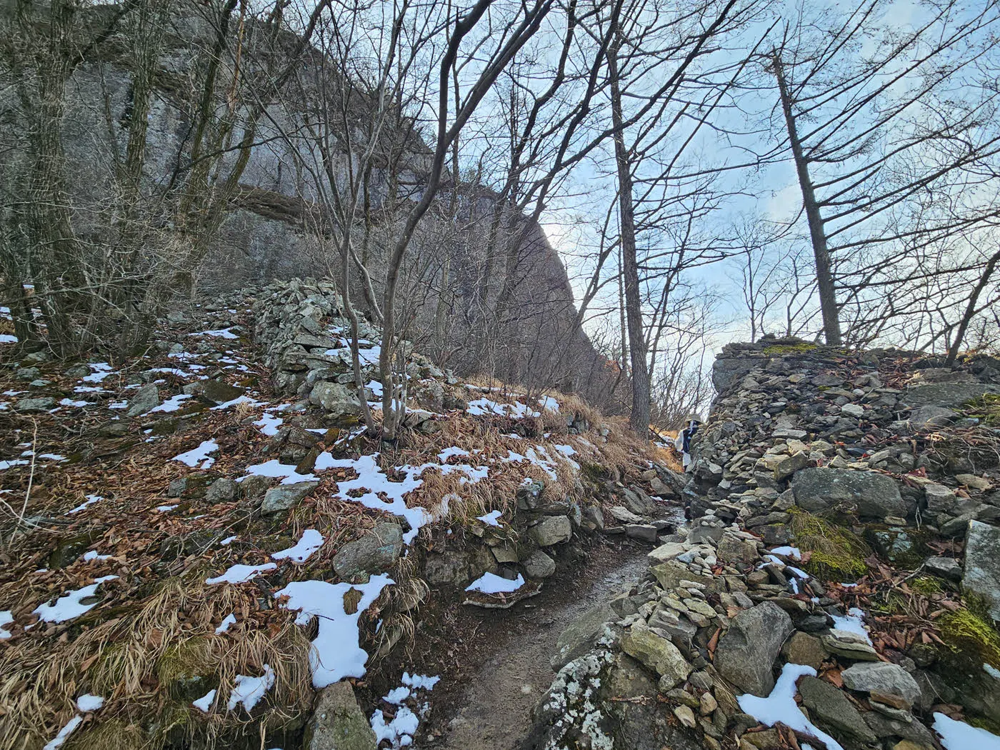 금오산성 성곽터