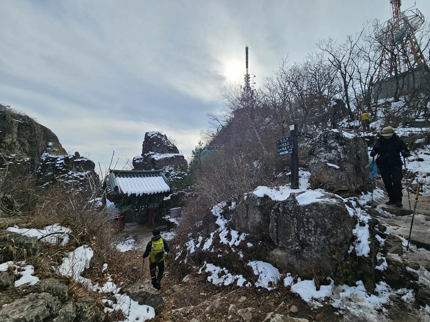 금오산 약사암과 현월봉 갈림길