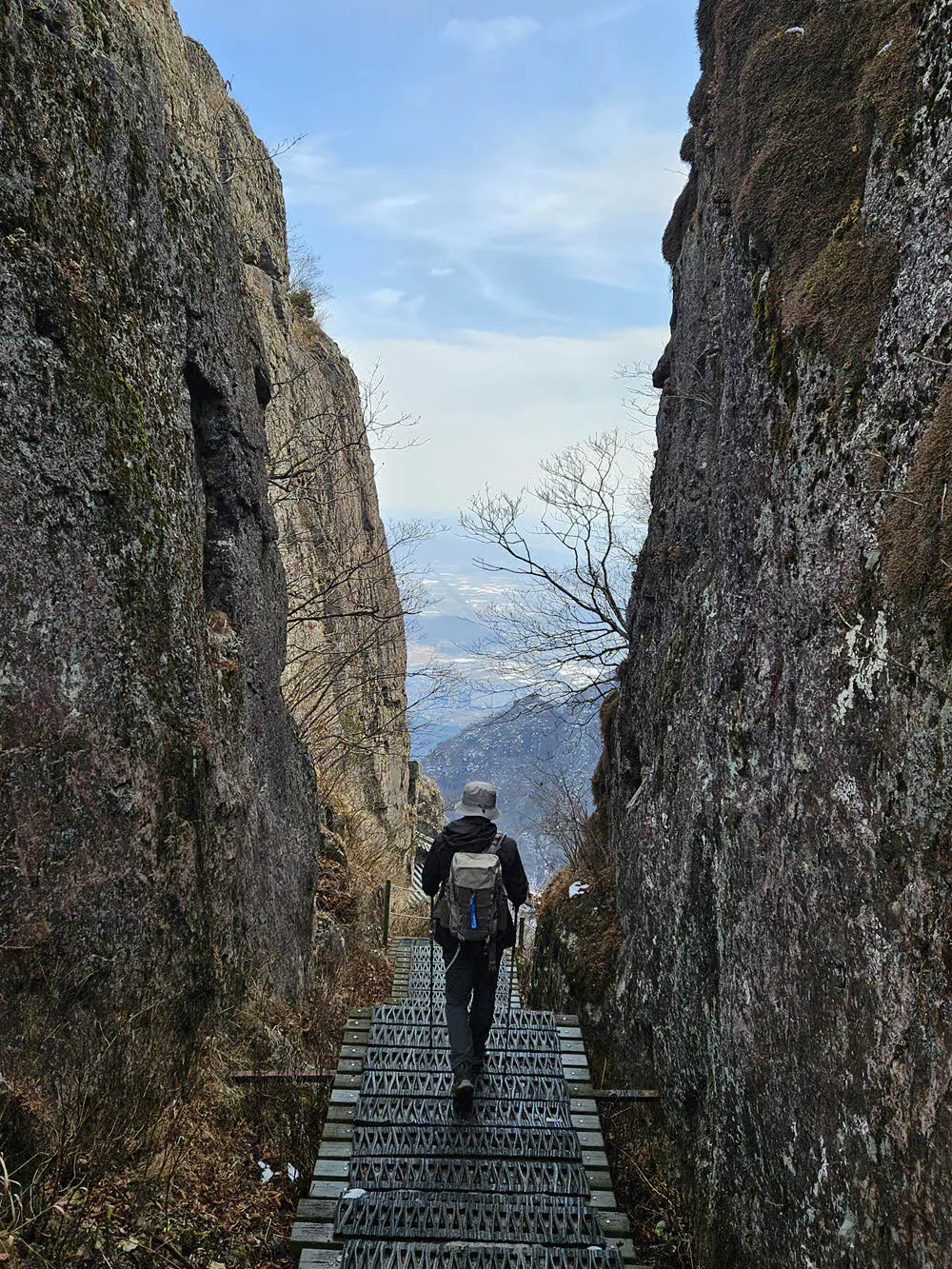 현월봉에서 약사암 가는 길