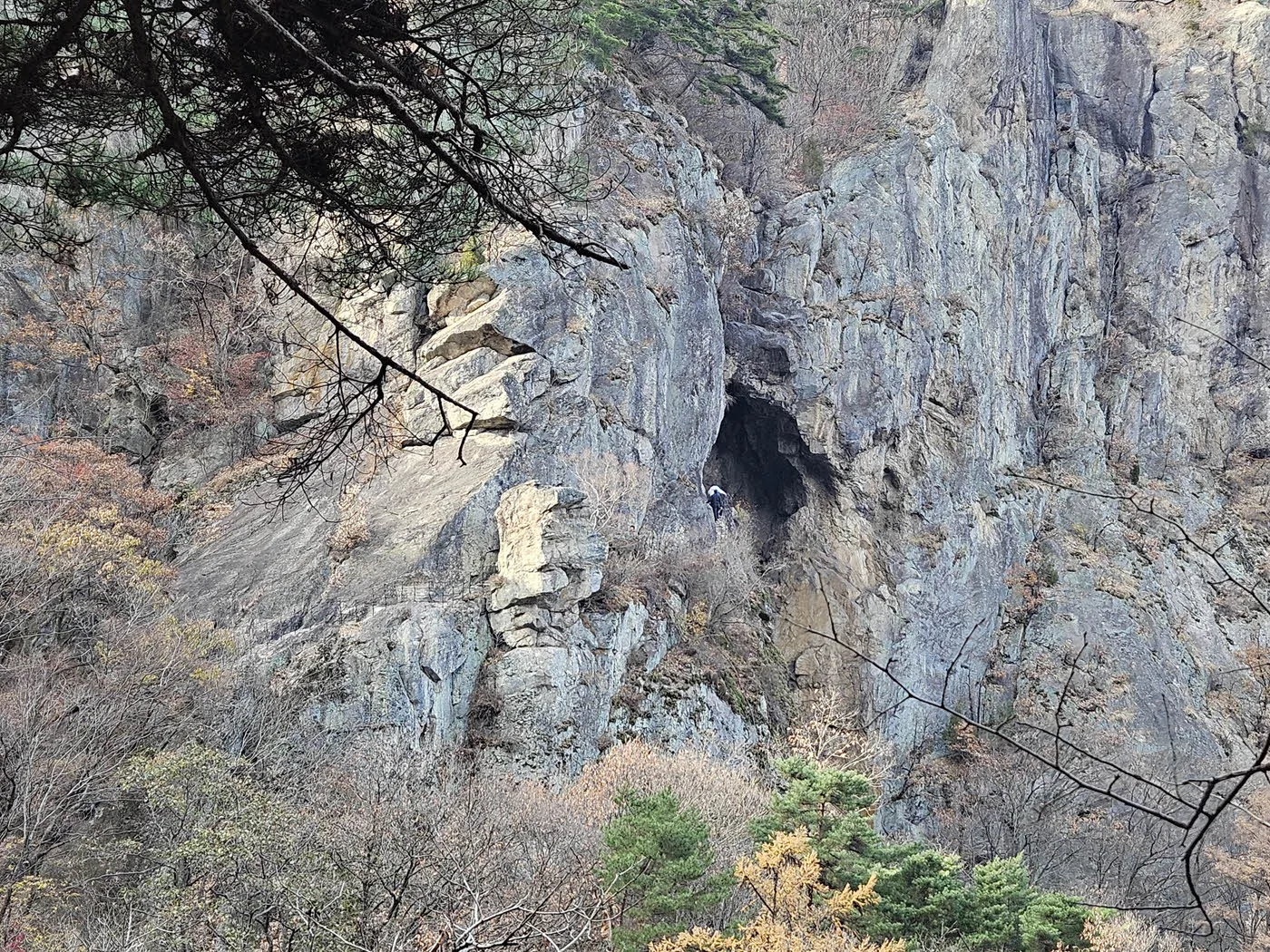 도선굴 가는 암벽길