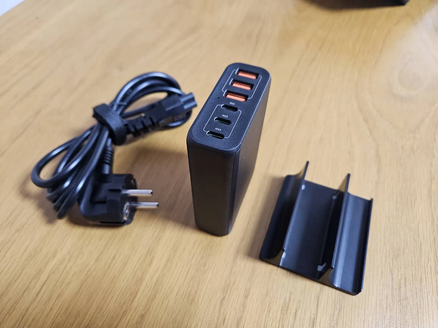클레버 타키온 100W USB 멀티포트 충전기 구성품