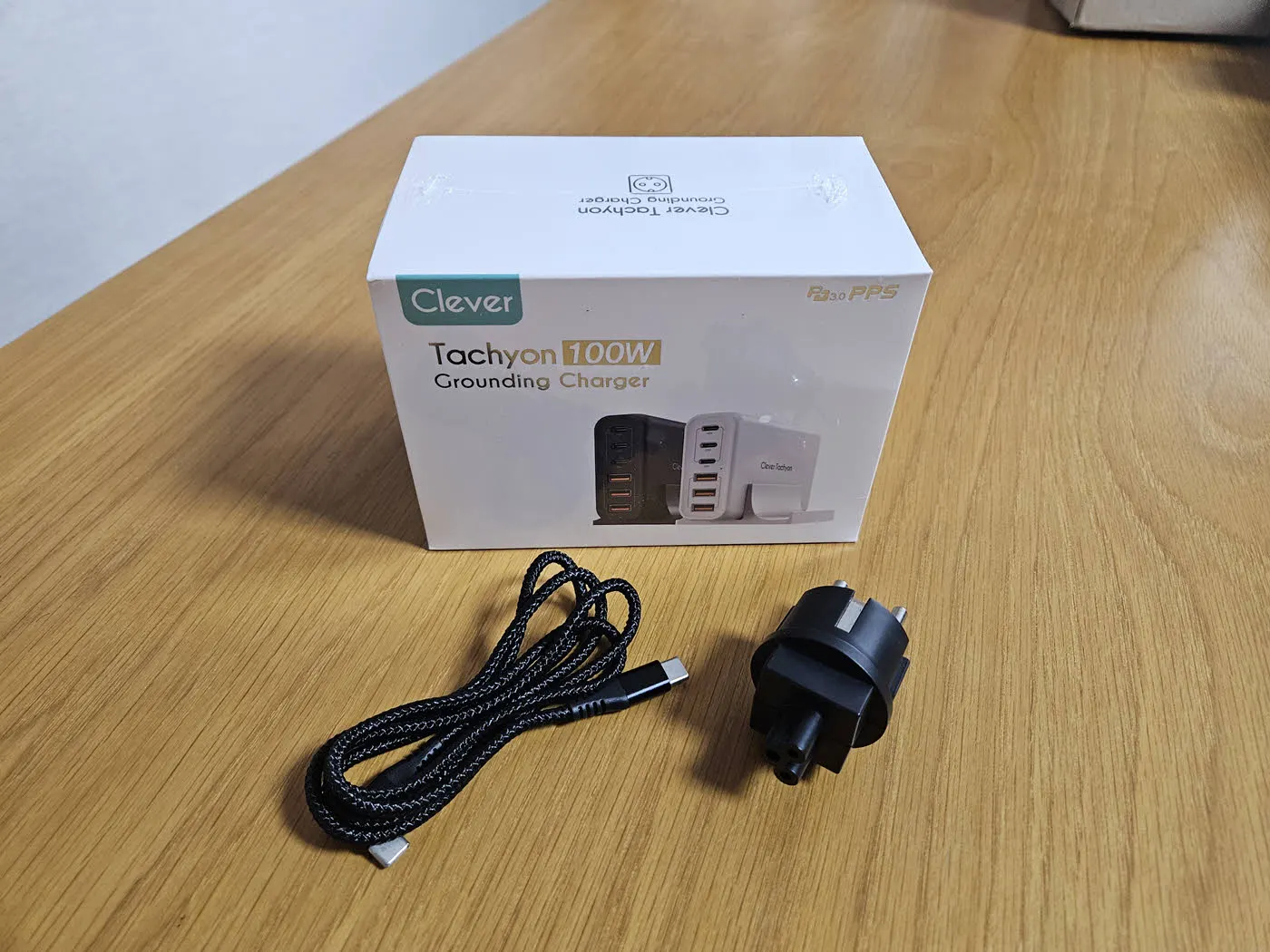 클레버 타키온 100W 멀티포트 충전기 (PD/PPS)