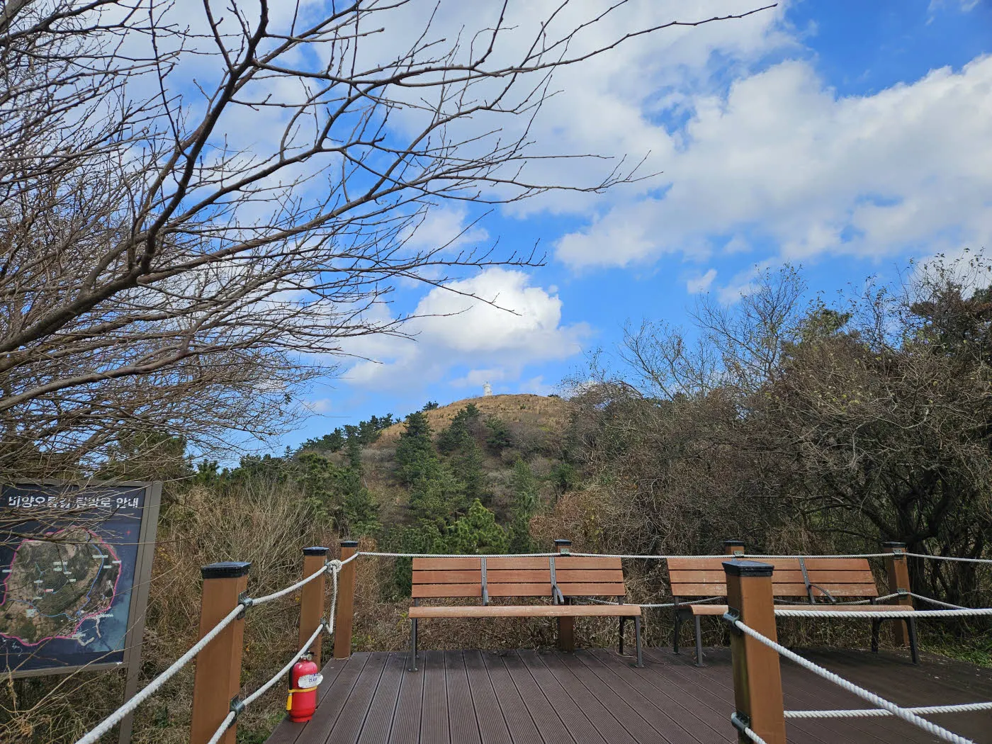 잘 정비된 비양봉 가는 길