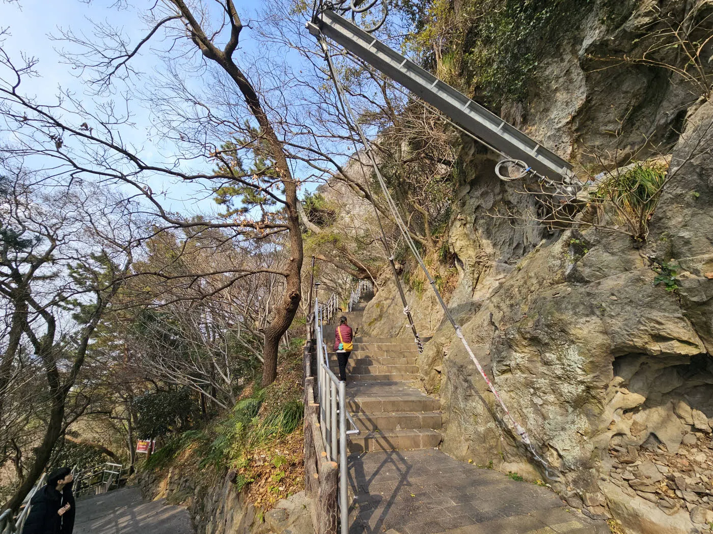 산방굴사 가는 길