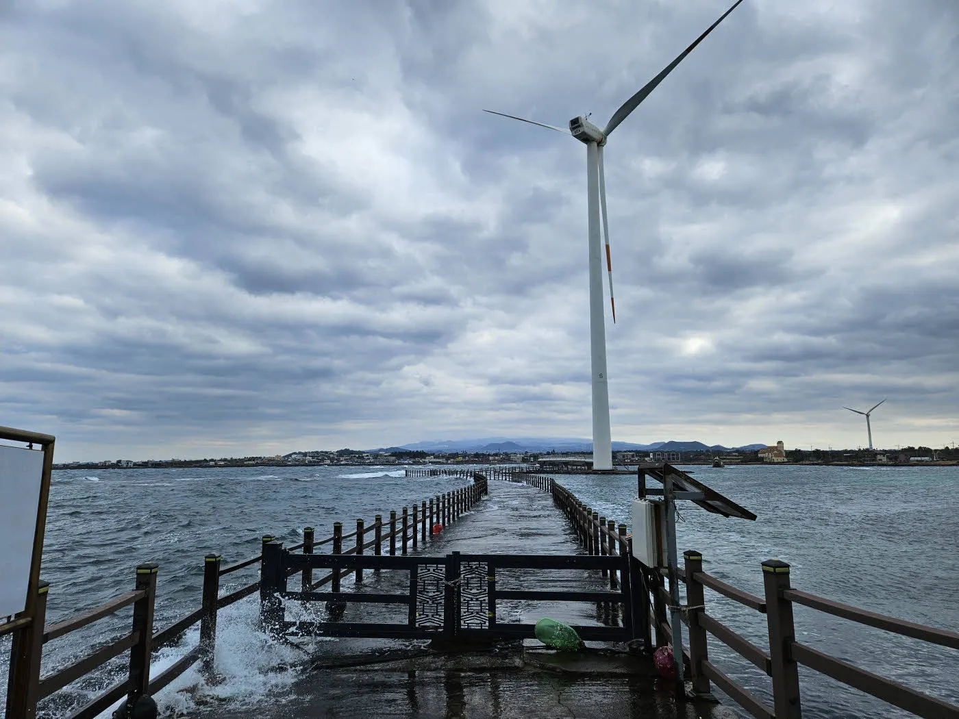 거친 제주의 바다