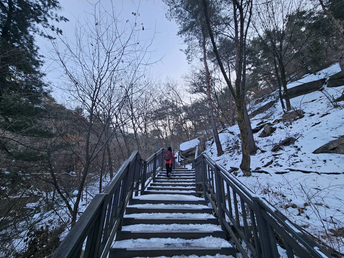 청암사를 지나 불암산 주능선으로 올라가는 길