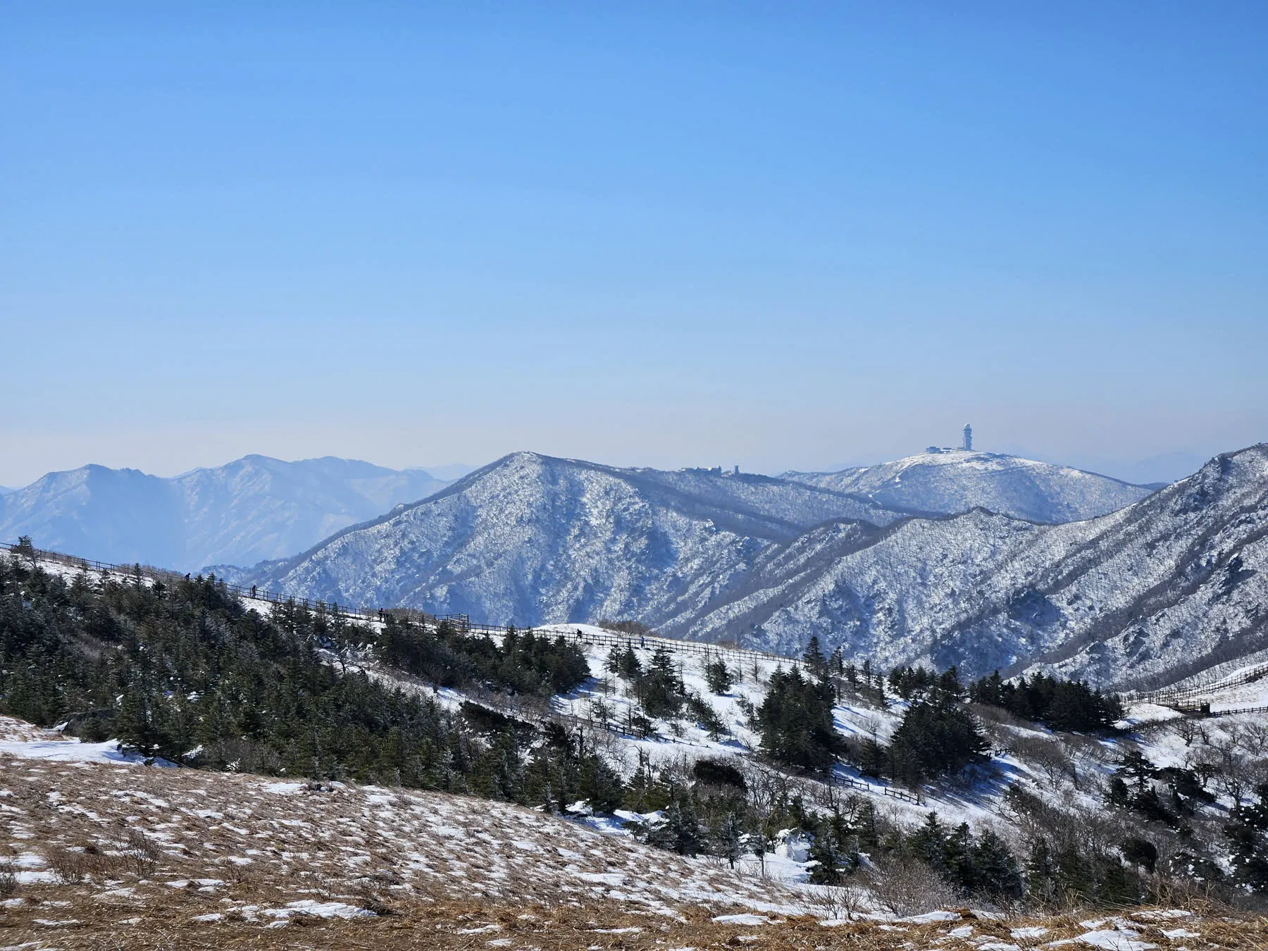 소백산 비로봉에서 바라본 연화봉 방면