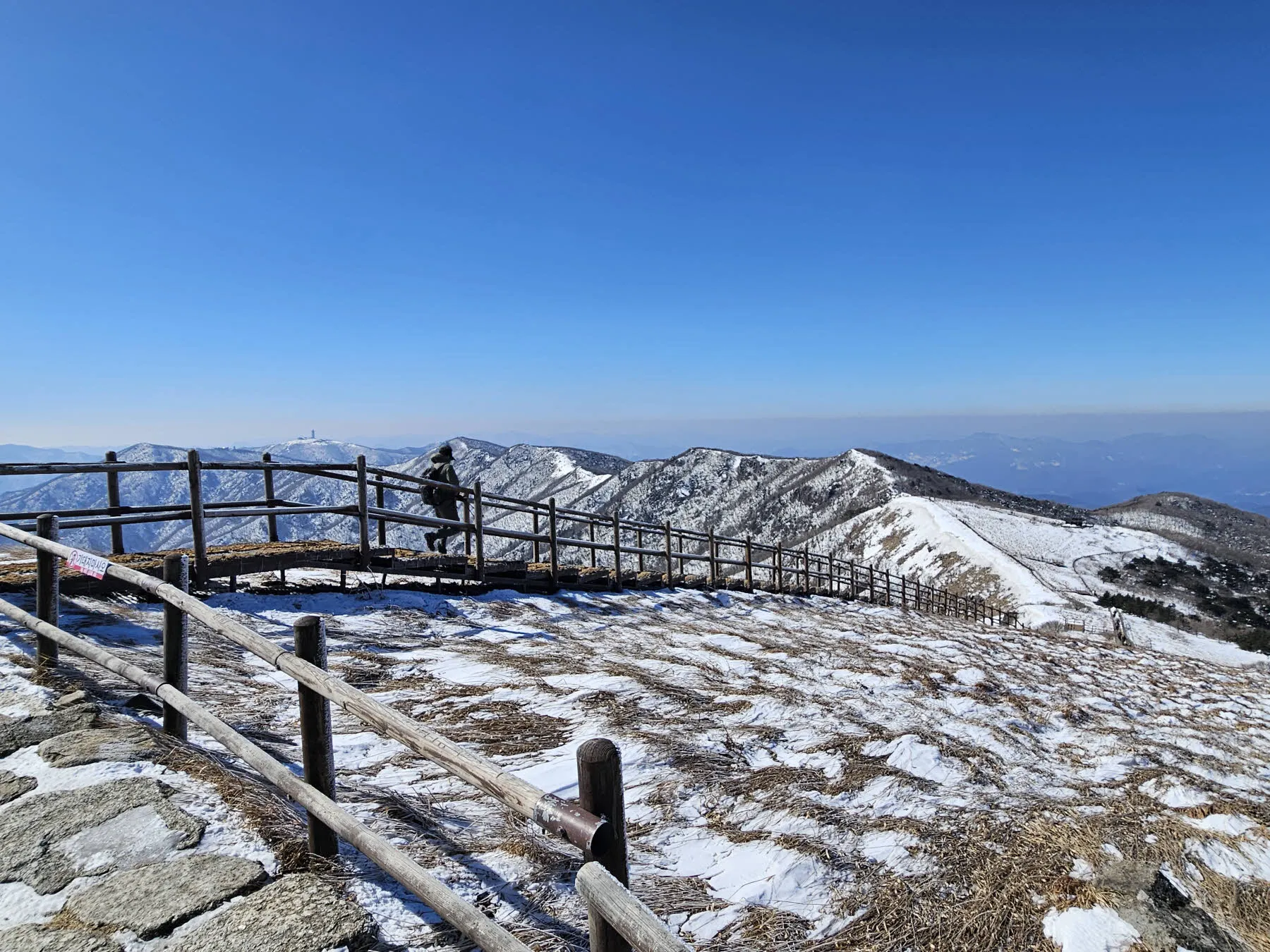 천동 탐방로 방면 풍경