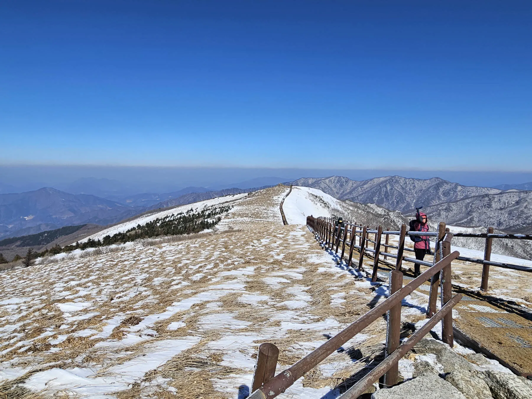 비로봉 정상에서 어의곡 주차장 방면 하산길
