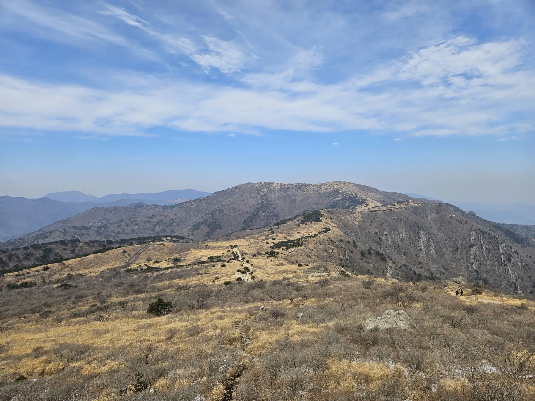 신불산으로 이어지는 고위평탄면 억새 트레킹 코스