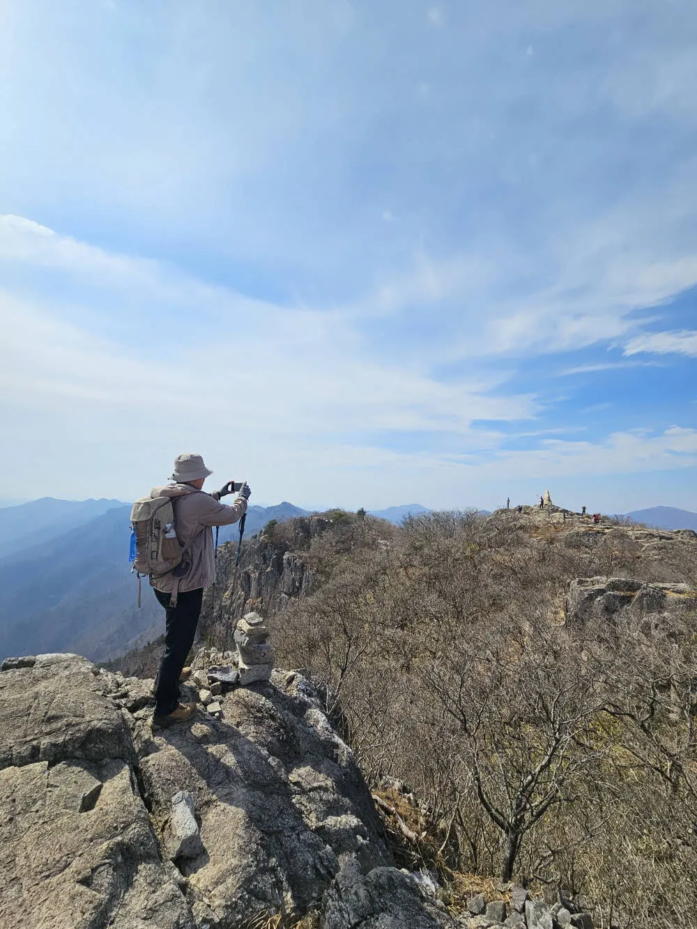 영축산 정상의 풍경