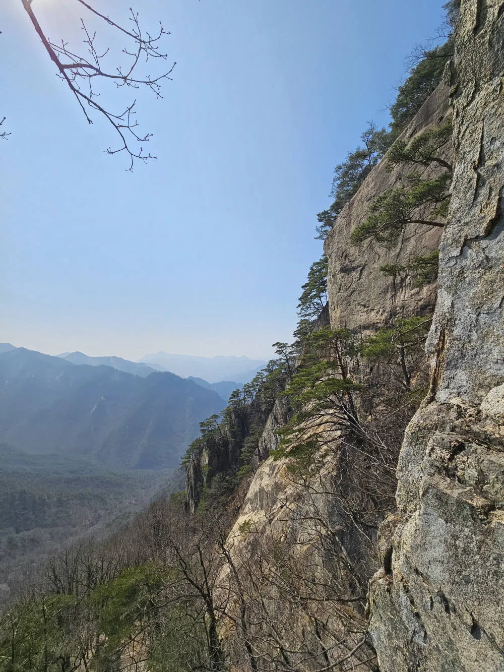 철계단을 오르며 볼 수 있는 절경