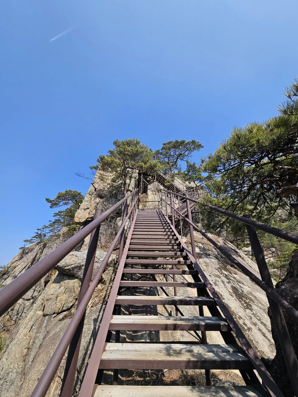 영봉 조망점을 오르는 계단