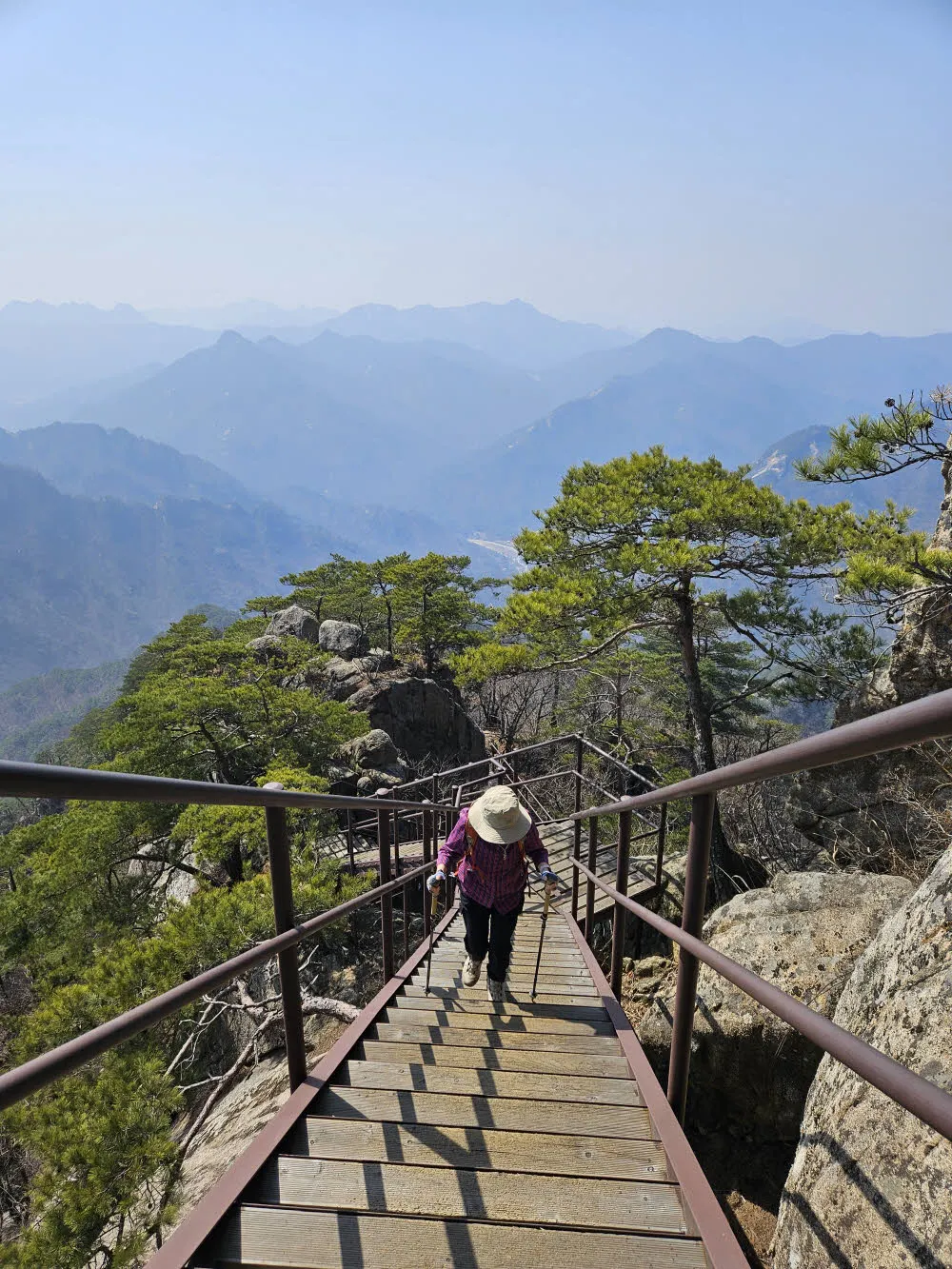 영봉 조망점 가는 계단