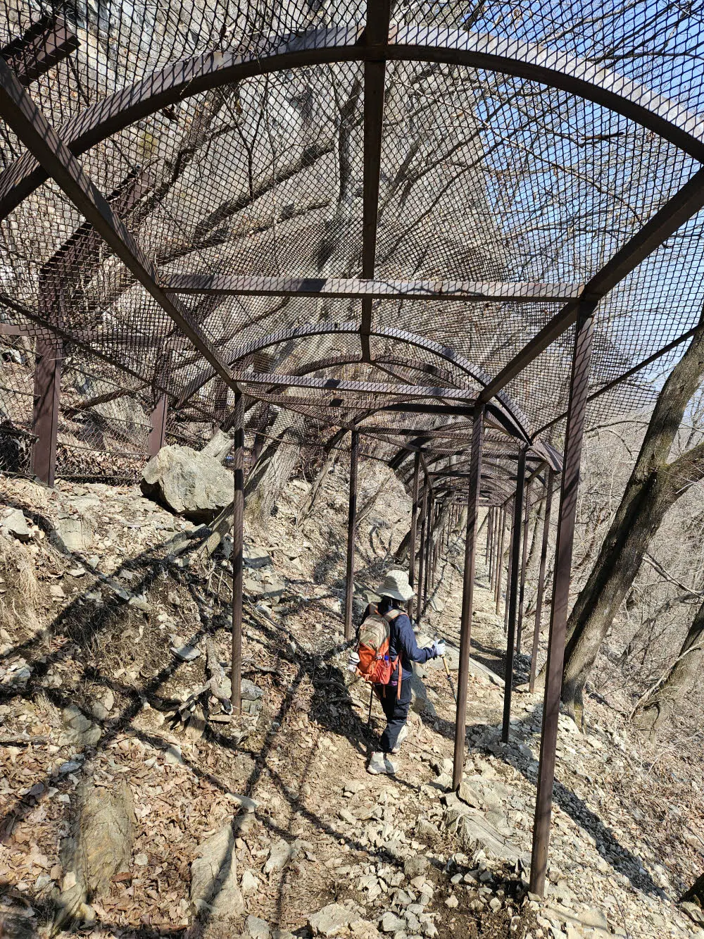 영봉을 돌아 보덕암 삼거리로 가는 길