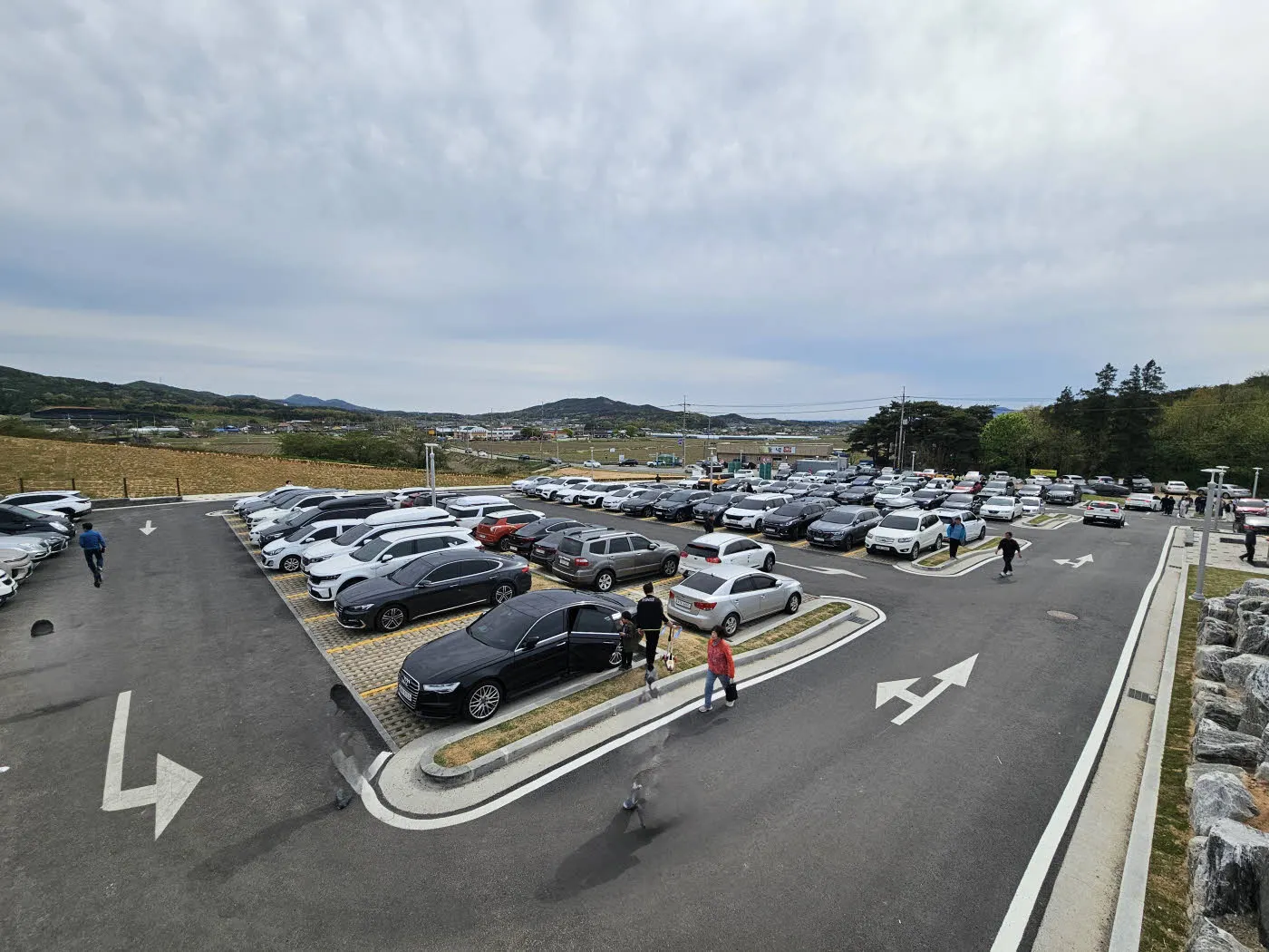 서산 한우목장 웰빙산책로 주차장 풍경