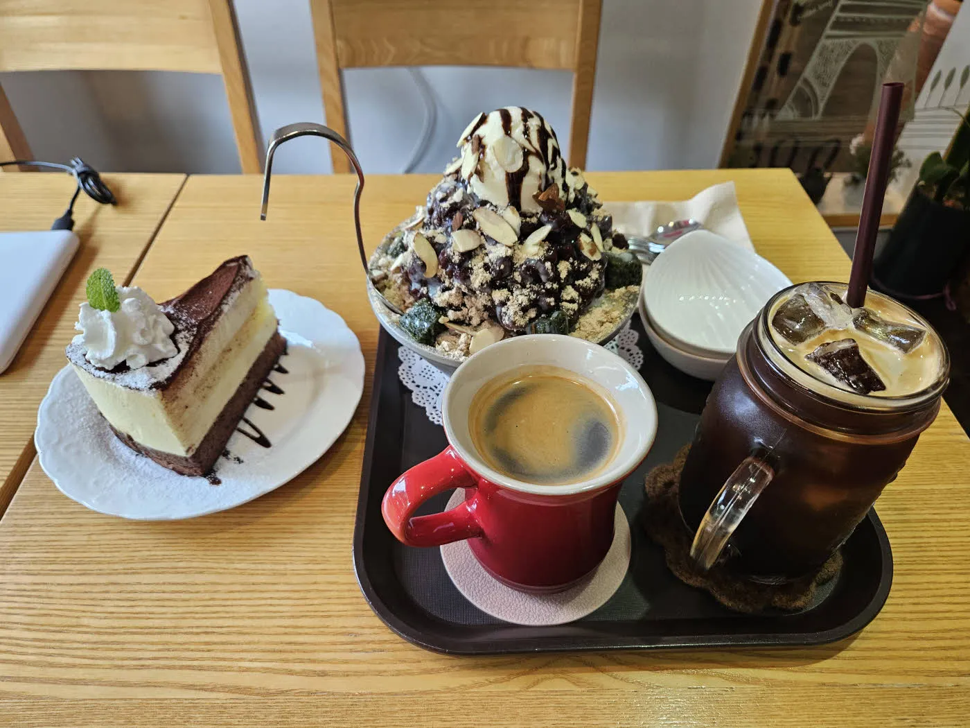 팥빙수와 커피 그리고 조각케익