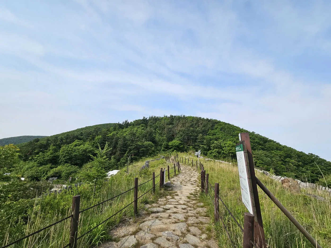 정령치에서 만복대 방면