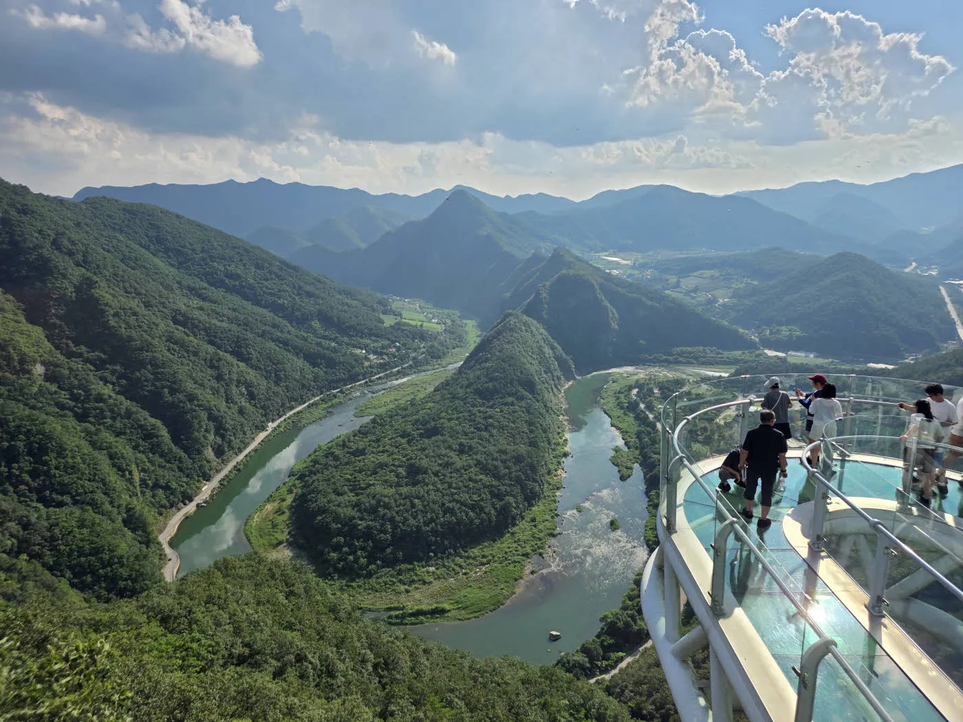병방치 스카이워크 전망대에서 바라본 동강 한반도 지형