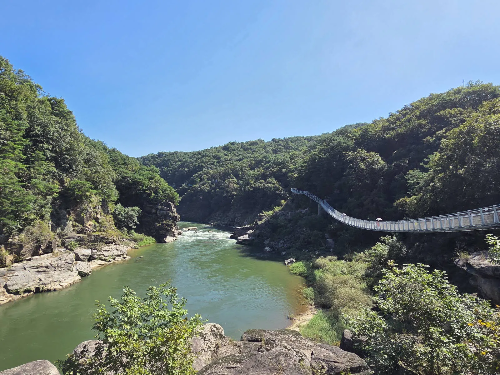 웅장한 한탄강 계곡과 구름다리