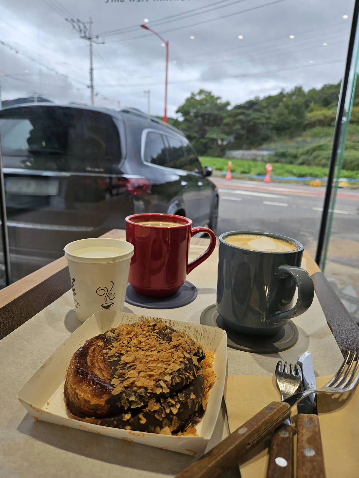 바우 카페의 커피와 빵