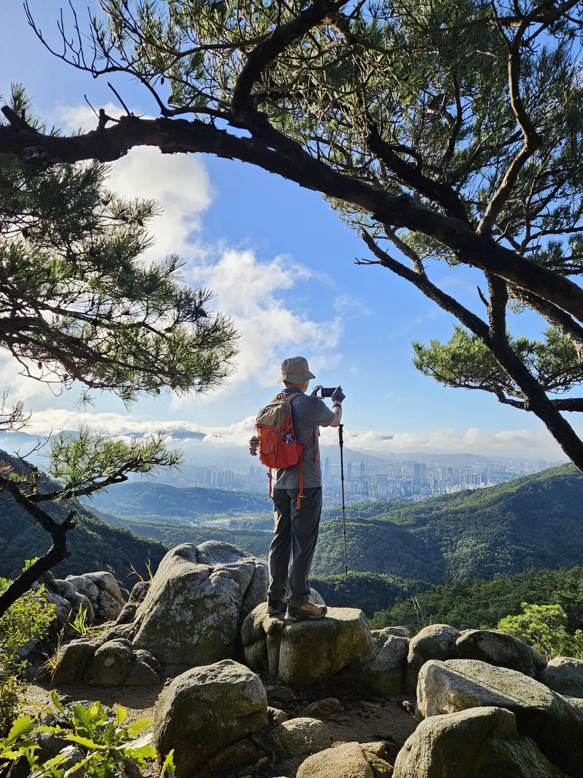 삼성산 국기봉 가는 능선길 풍경