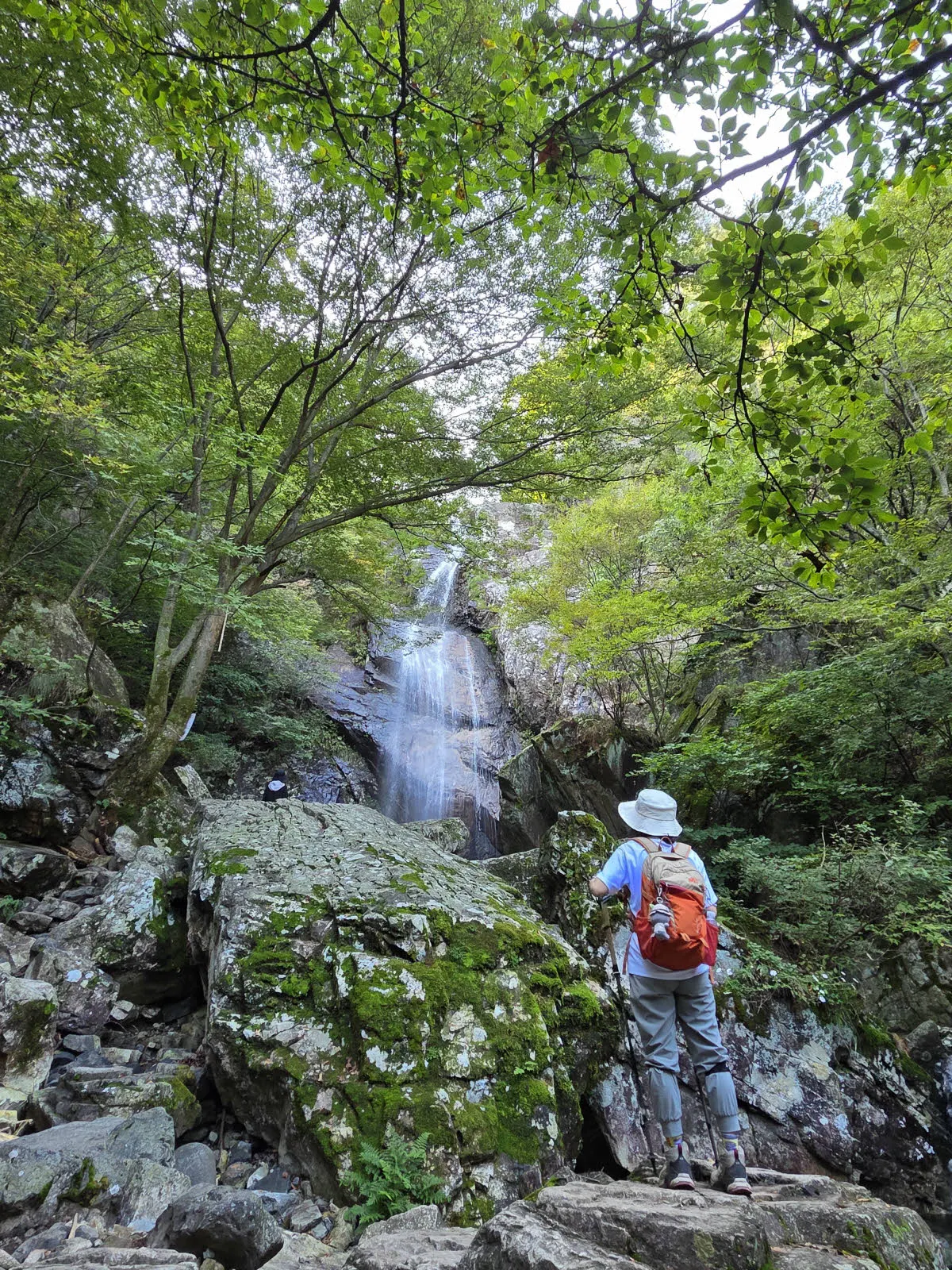 신불산 홍류폭포