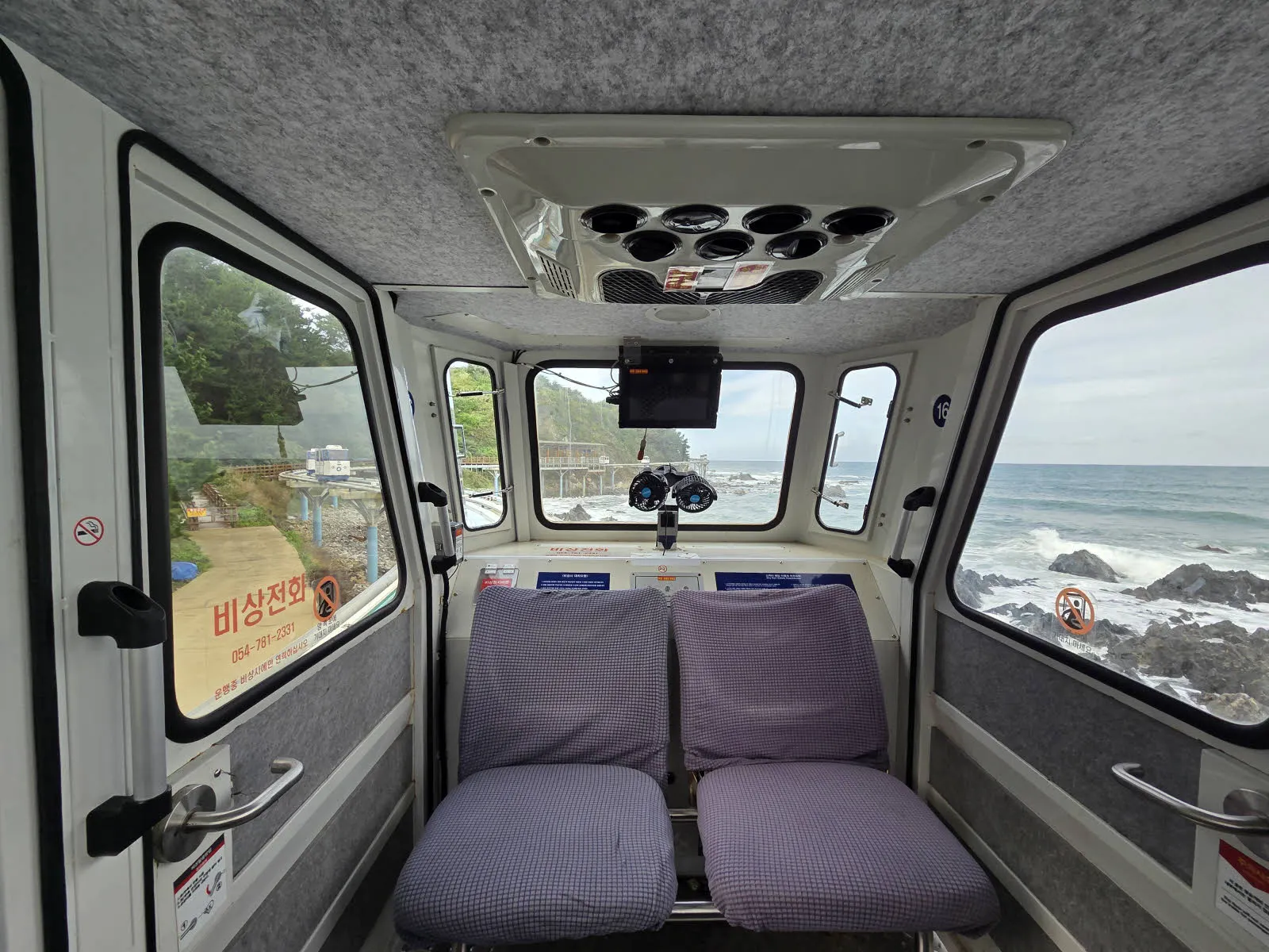 죽변해안스카이레일 열차 내부
