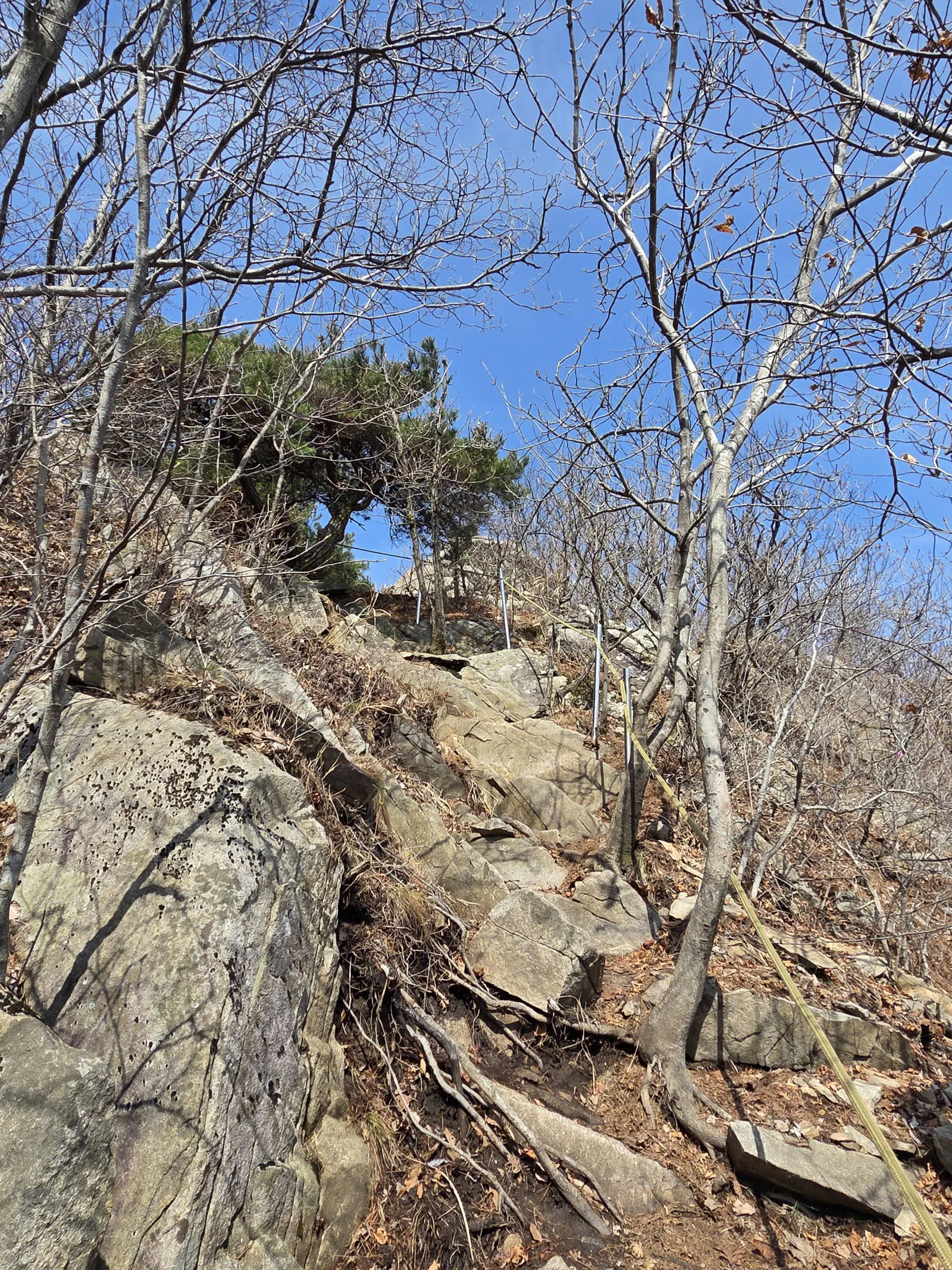 가야봉에서 석문봉 가는 길도 중간 중간 꽤 험하다