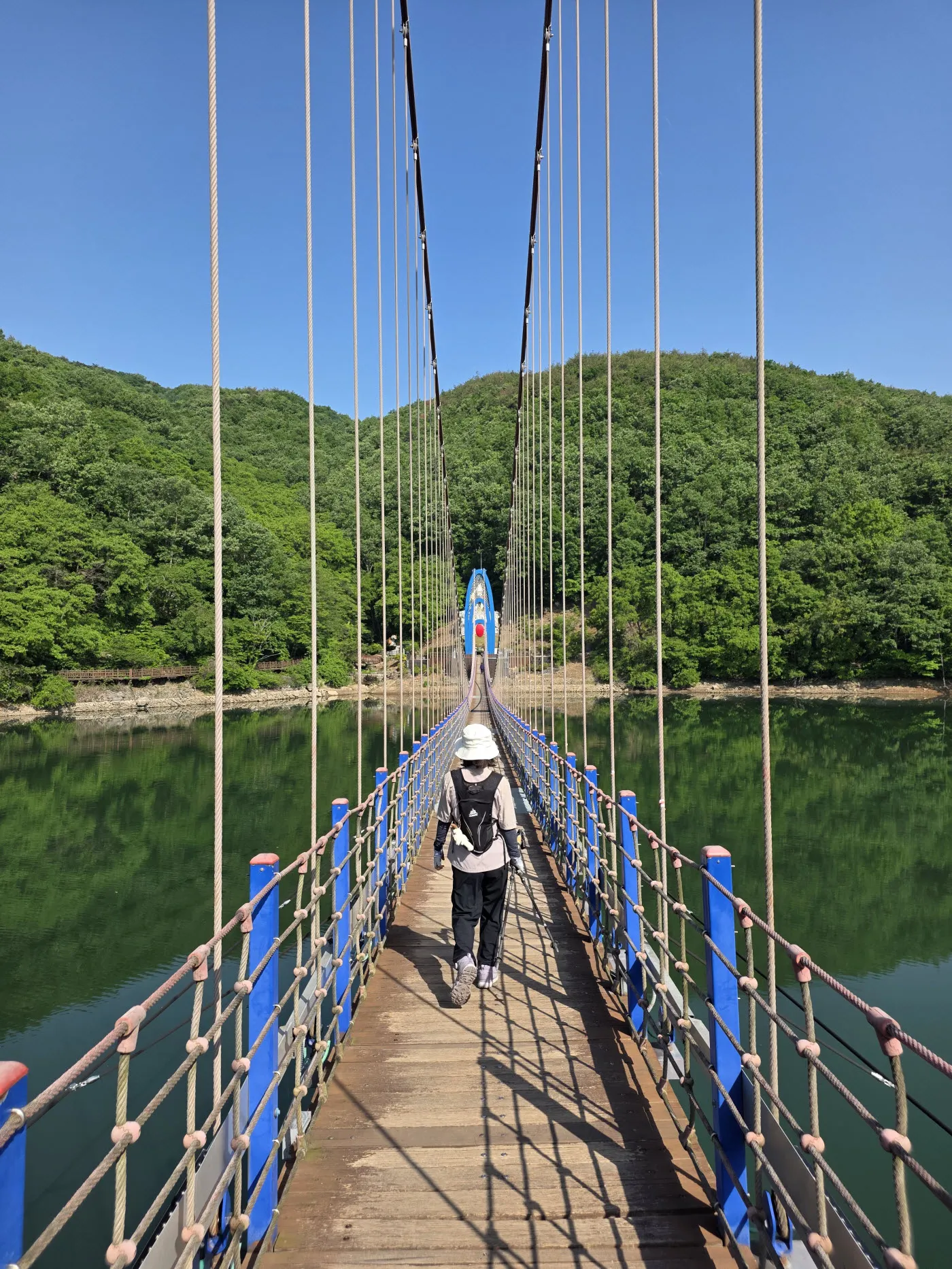 청양군 천장호 출렁다리 건너기