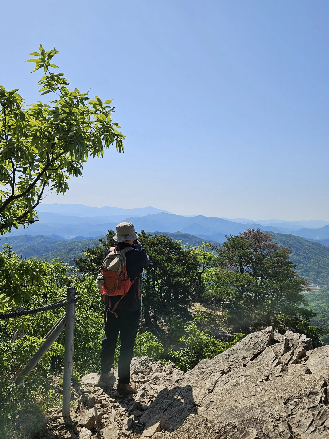 3봉에서 바라본 2봉 방면