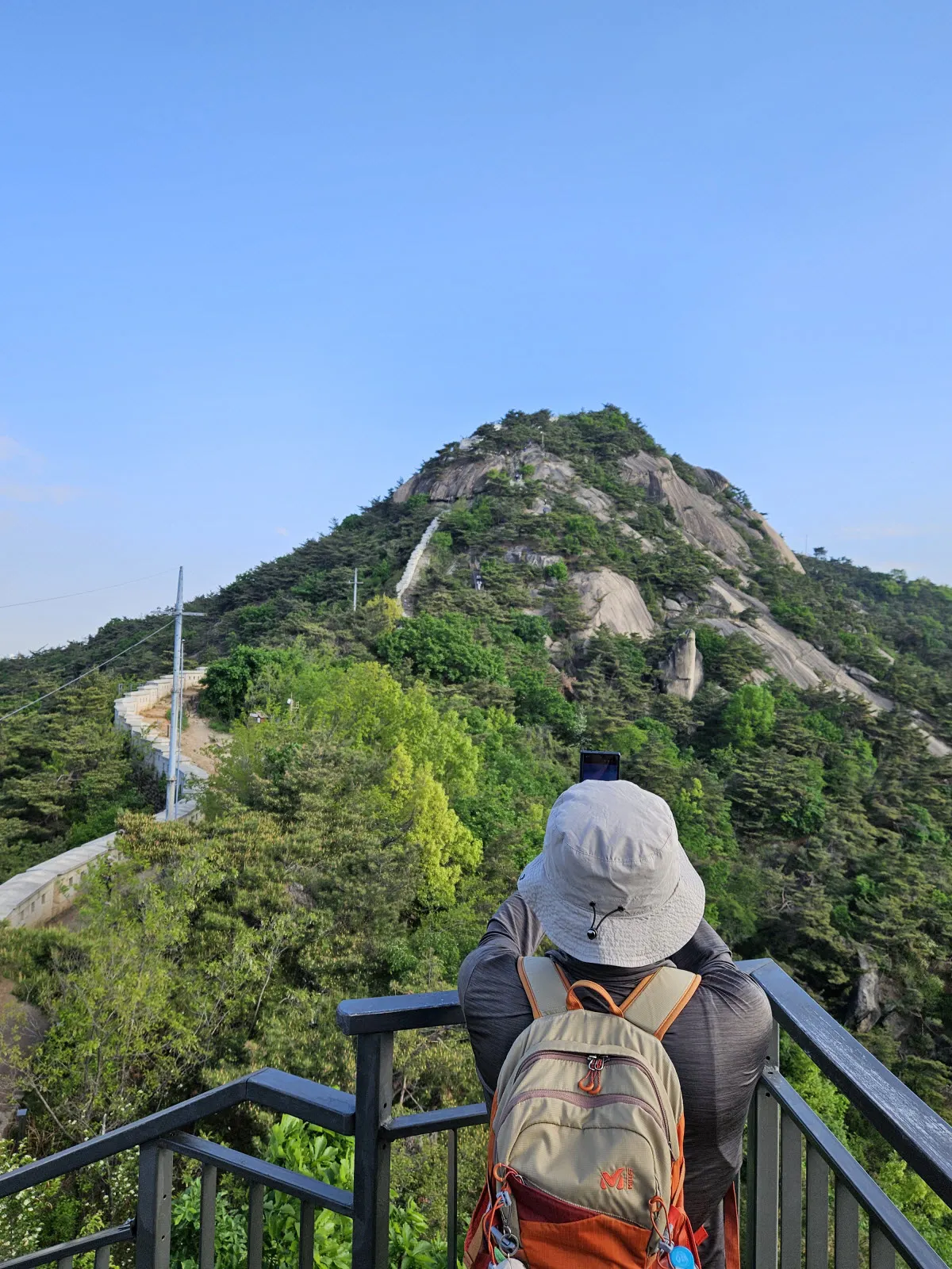 범바위 구간에서 바라보는 인왕산 정상부