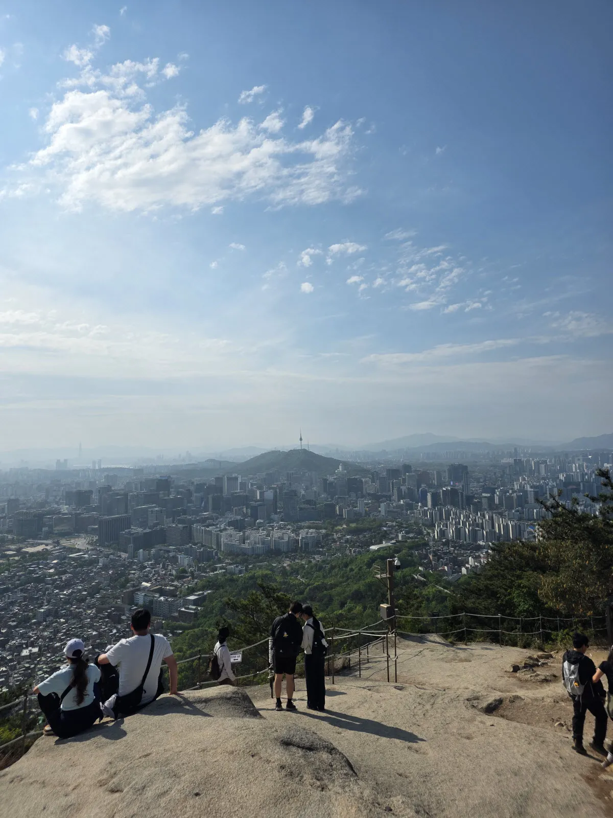 인왕산 정상에서 내려다본 서울 풍경